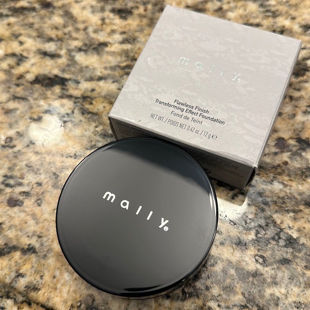 Mally Beauty Flawless Finish Transforming Effect Foundation, Light